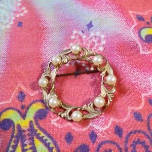 Simple Gold & Pearl Pin